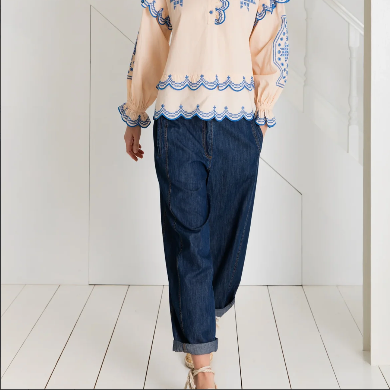 Barrel-Legged Jeans
