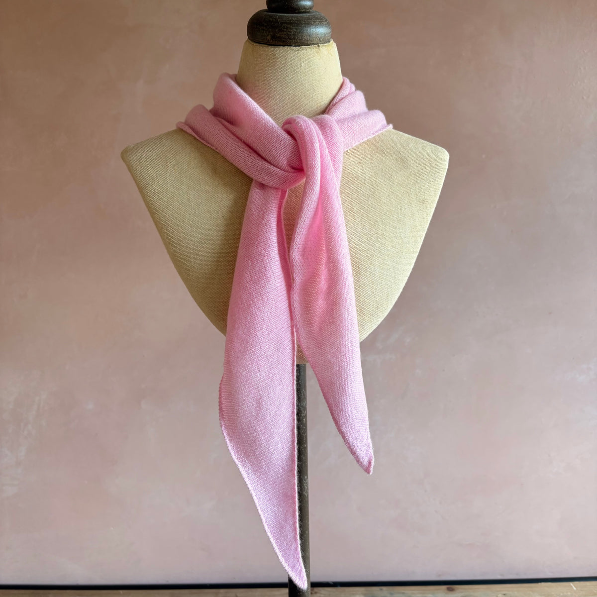 100% Cashmere Triangle Scarf - Pink